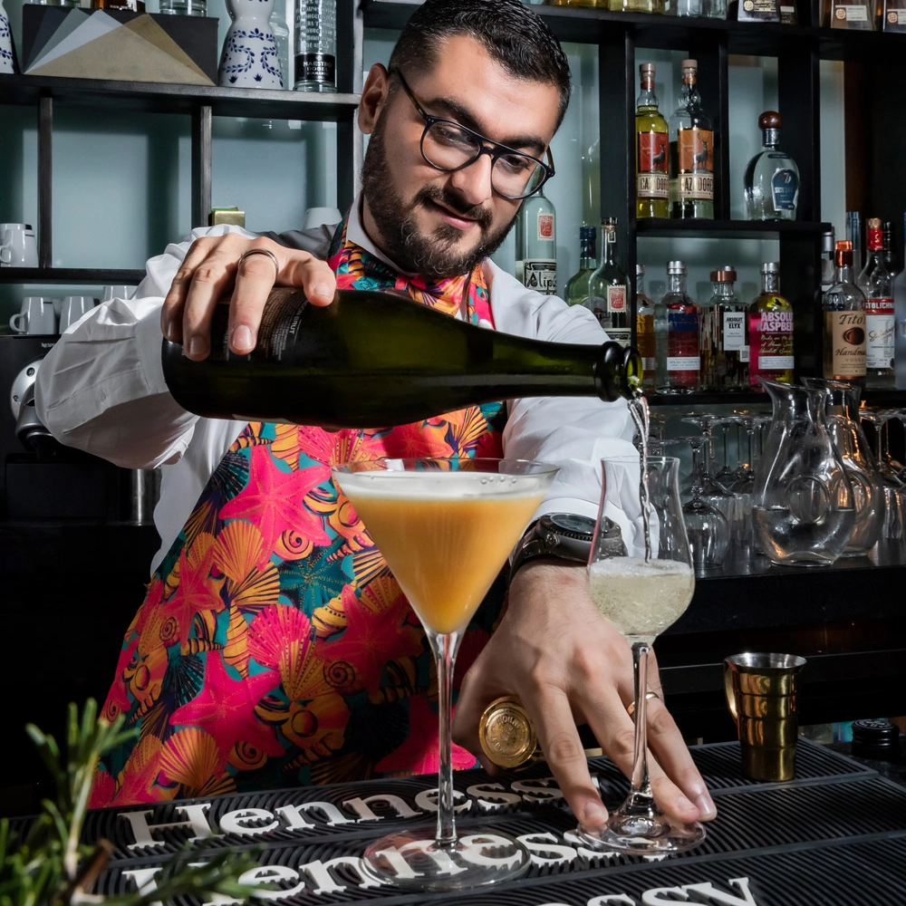 BIOGRAFÍA MIXÓLOGO DONAT ÁVALOS - Parrotfish Restaurant